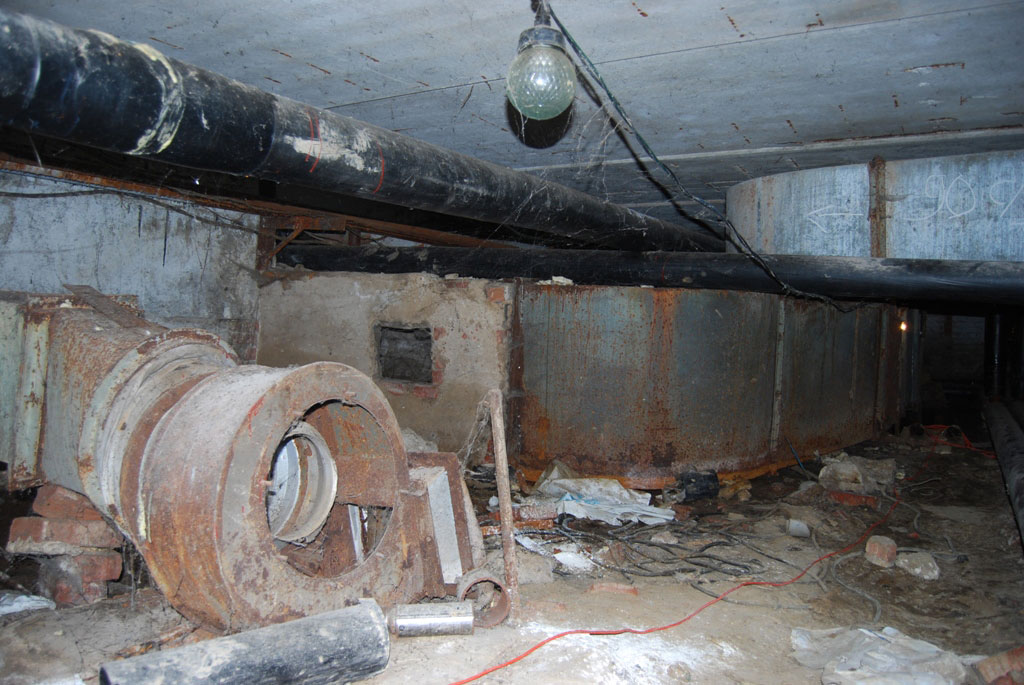Удаление остатков вентиляции в подвале 7
